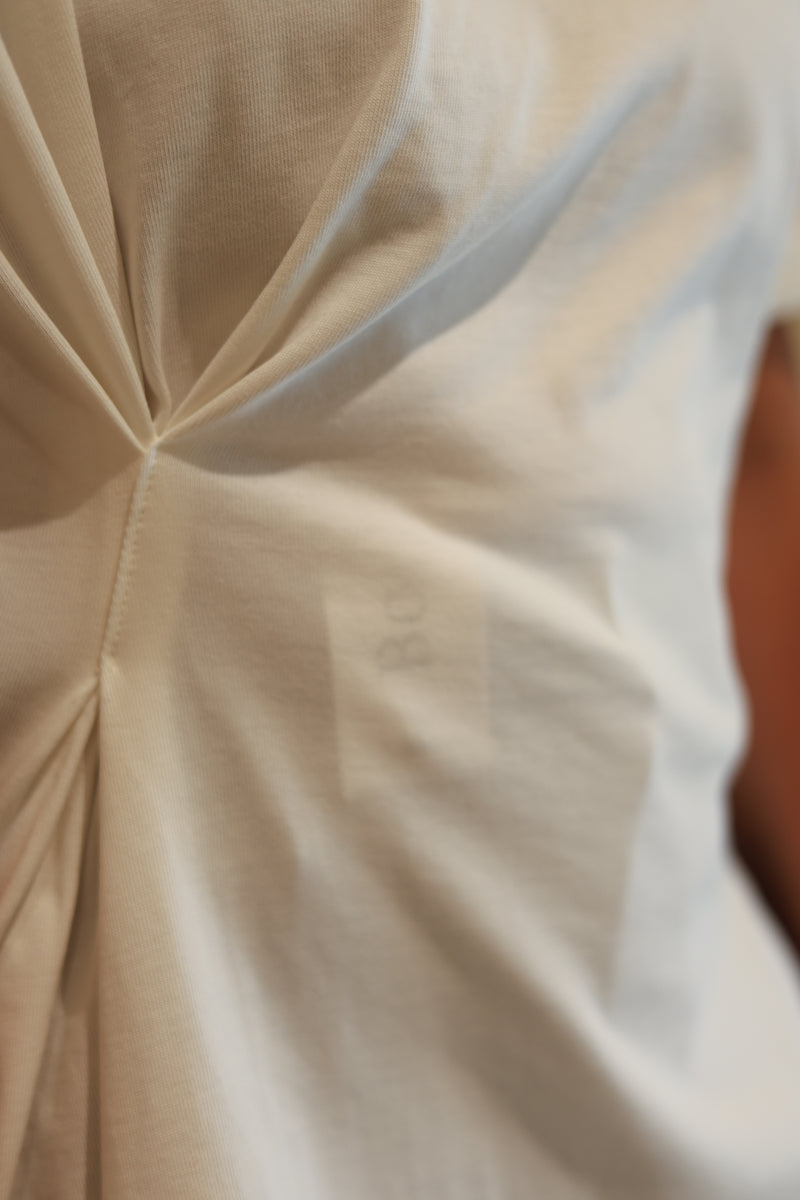 Assymetric T-shirt wit
