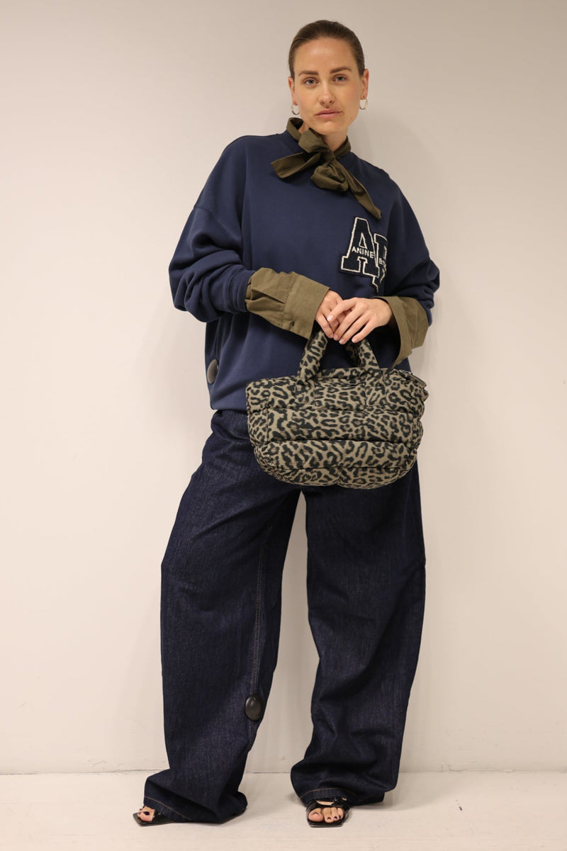 Jomini gevoerde handtas